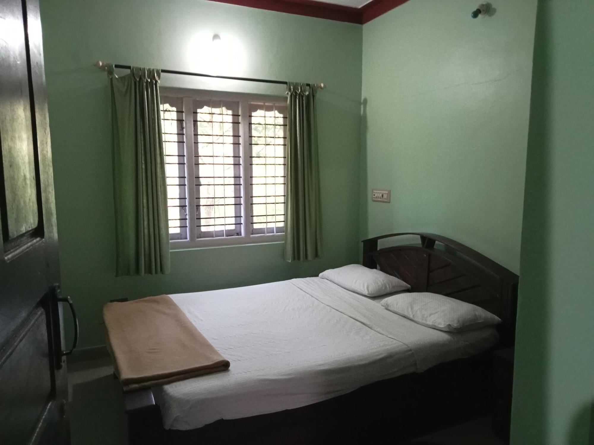 Eshwarkrupa Homestay Madikeri Exterior photo